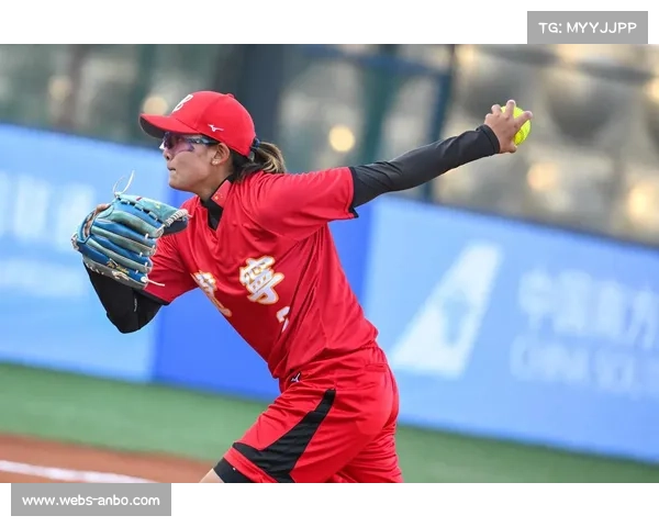 老将新秀同场竞技，全运会垒球赛场展现运动员风采