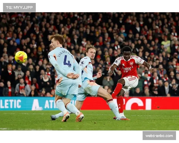 阿森纳补时绝杀2-1战胜布伦特福德，暂时登顶积分榜